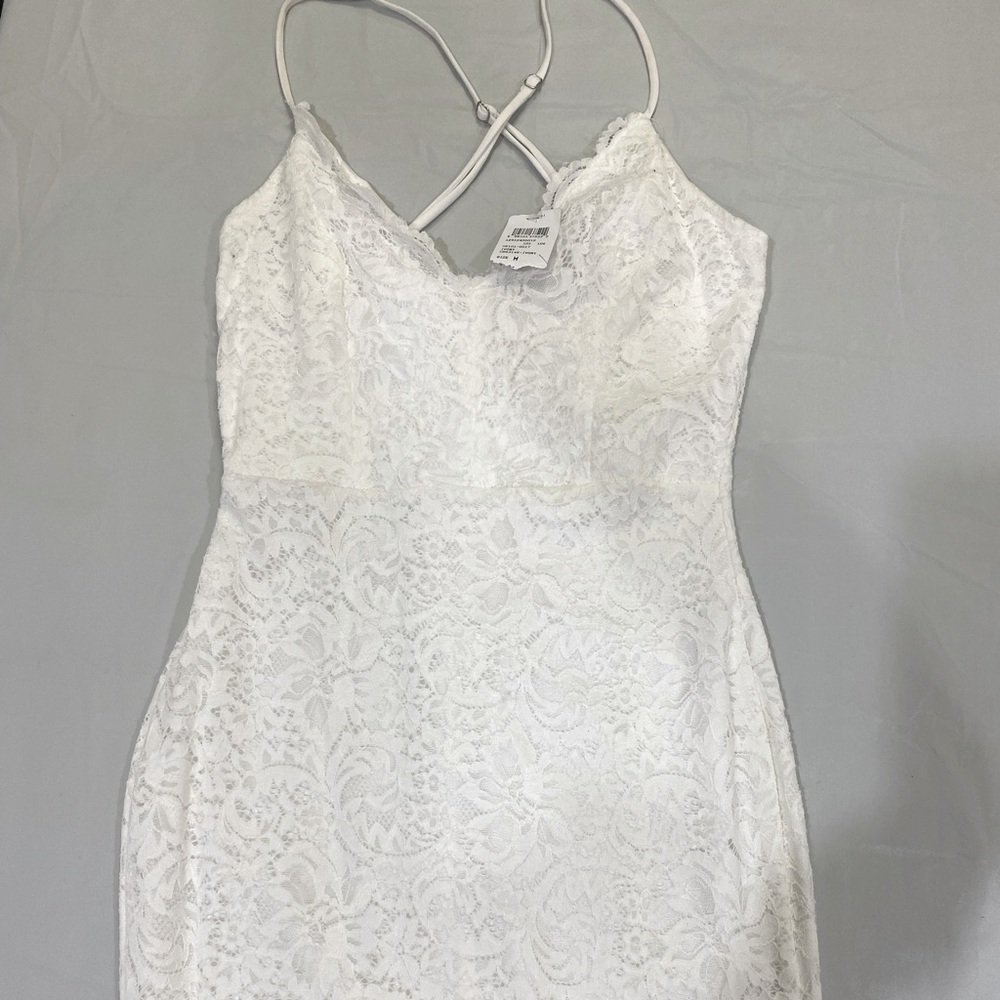 NEW- White fully lined lace dress - Size M - Windsor Brand - Never worn with tag